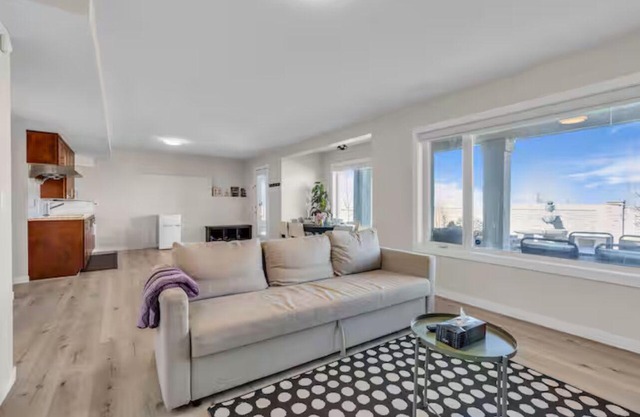Aurora view with spacious 2BR sweet home near UC
