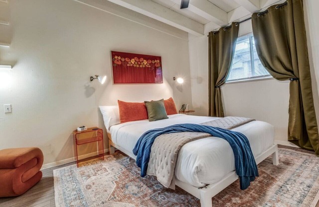 Austin Central Modern Comfort | Pet-Friendly