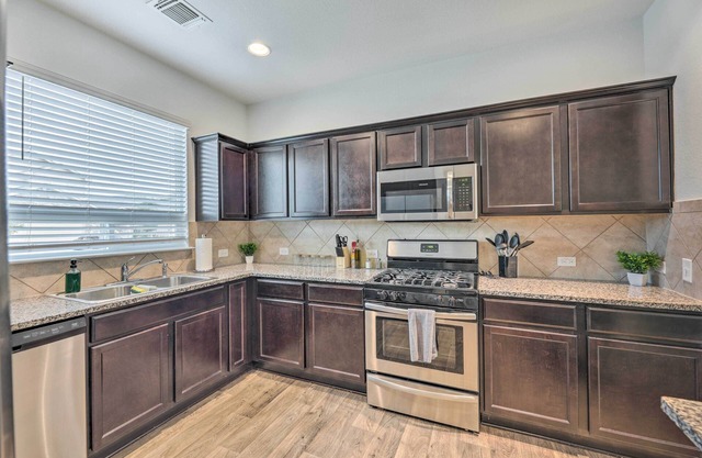 Austin Home ~ 12 Mi to Downtown!