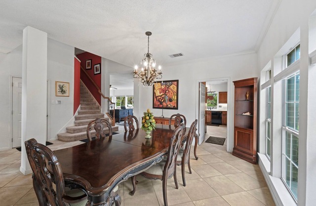 Austin Luxe Ranch-5 BR,Fire Pit, Deck Lakes, Hiking, Wedding Venues, Pball, Golf