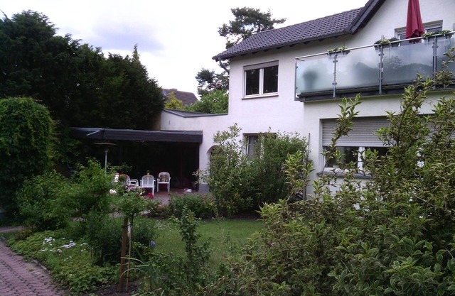 AusZeit guest apartment with terrace near the airport