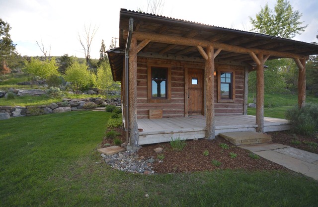 Authentic Custom Cabin, 17 miles from Yellowstone National Park