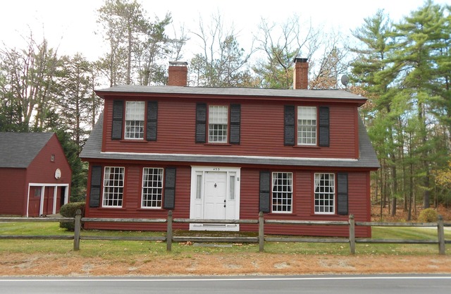 Authentic Red Farm House On Zephyr Lake, Beautiful In All Seasons!