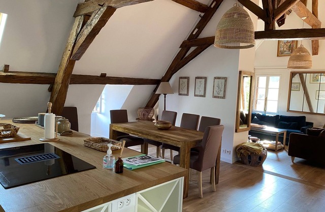 Aux 3 Maillets 2. Beautiful apartment in a 16th-century house.