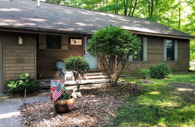 AVAILABILITY ~ PEAK SEASON DATES!nLakes, Trails, Bay, Nature & Dog Friendly!