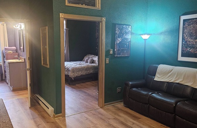 Available Now! NEW 1-bedroom apt Reading, 3 dispensaries and coffee!