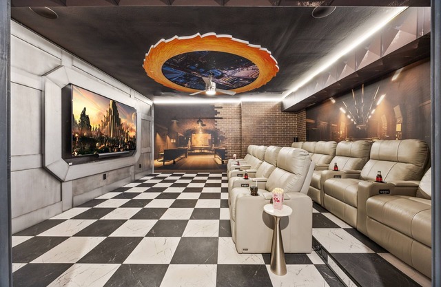 Avenger-inspired Cabin, FREE Waterpark,Indoor Pool 10 Bedrooms Sleeps 40,