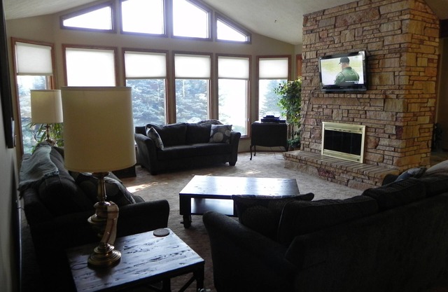 Aviator Dreams; Spacious Retreat Located On Small Local Airport