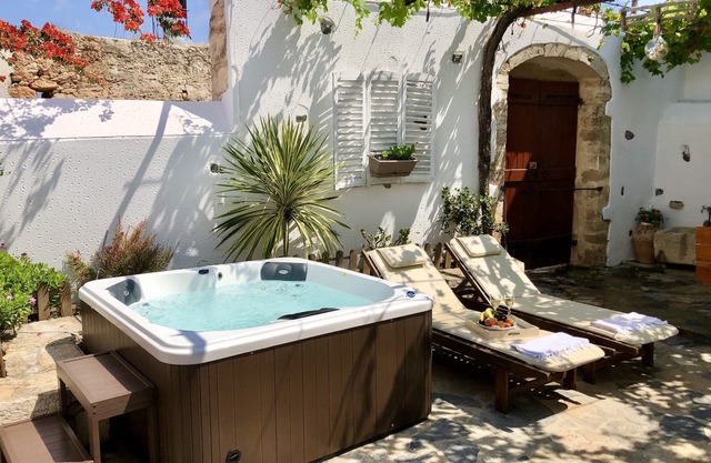 Avli Traditional Home with Private Jacuzzi