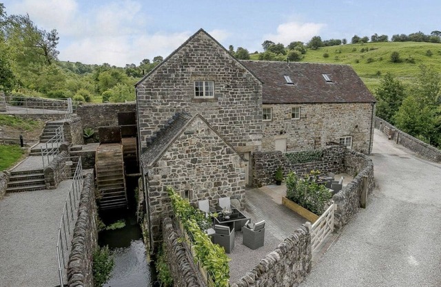 AWARD-WINNING, 5* LUXURY, THE WATER MILL, DERBYSHIRE, SLEEPS 14-16 PERSONS