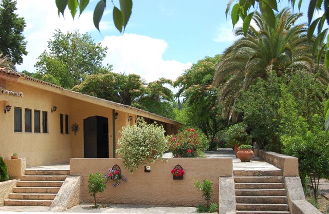 Award-winning, Spacious, Private Pool & Gardens, nr Beaches, 5*'s, real Greece