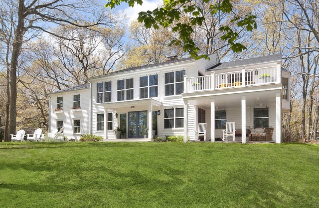 Away From it All! Bright, generous and well located 5-bedroom/3.5 Heights house