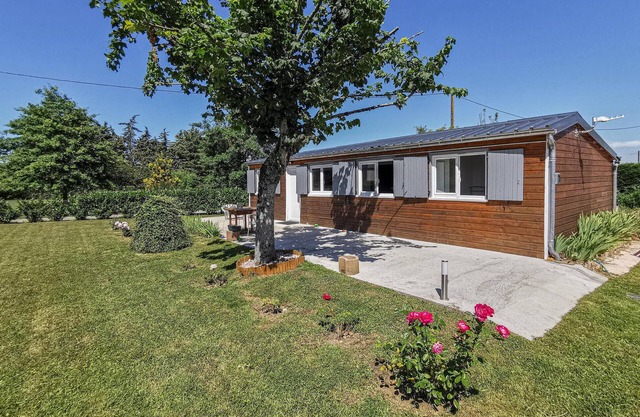 Awesome home in Saint Ouen les Vignes