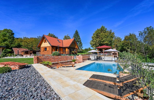 Awesome home in Brezane Lekenicke