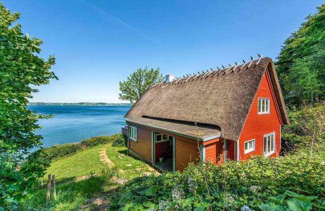 Awesome home in Aabenraa with kitchen