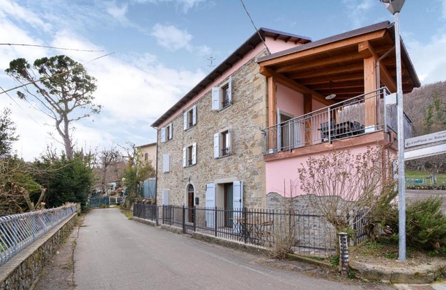 Awesome Home In Burzanella With Kitchen