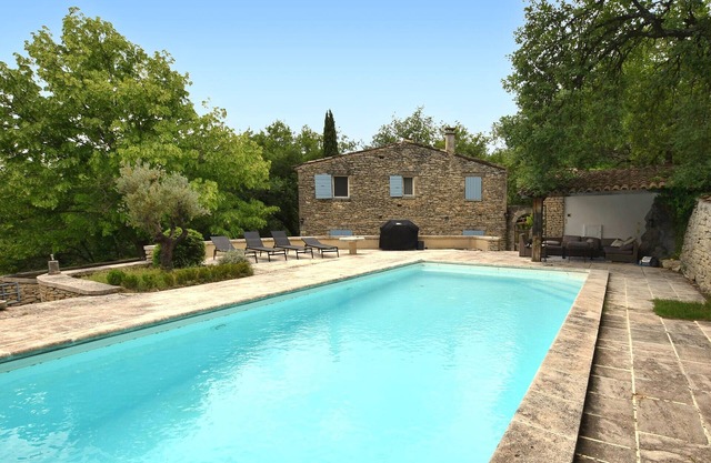Awesome home in Goult with WiFi