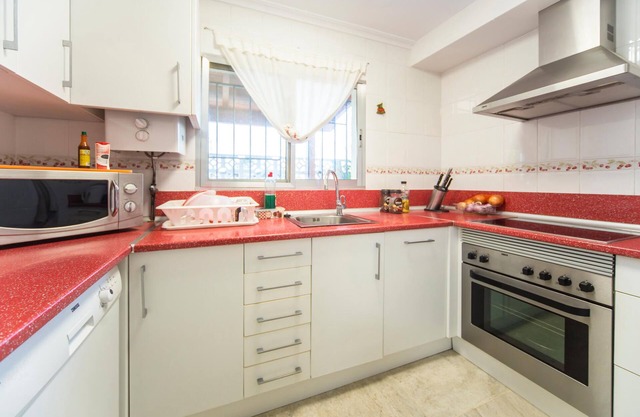 Awesome home in Liria