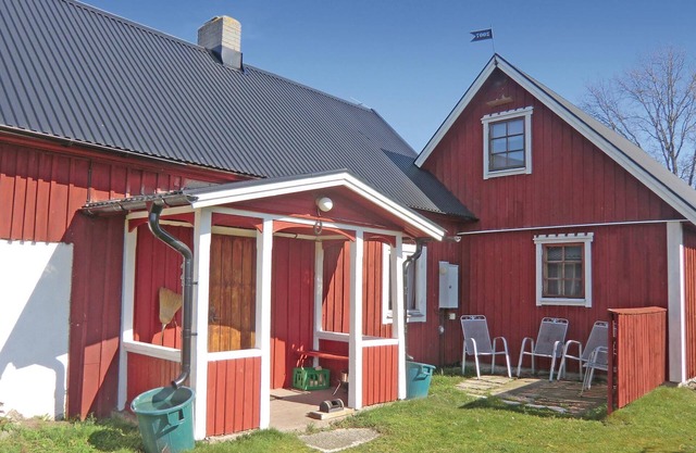 Awesome home in Löttorp with kitchen