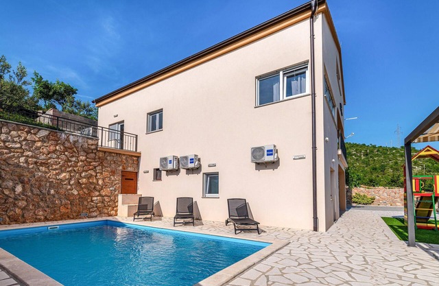 Awesome home in Modric