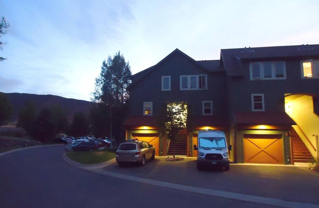 Awesome Lakeside Townhome corner unit with beautiful mountain views