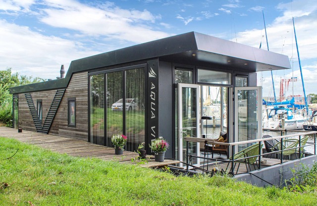 Awesome ship in Warns with kitchen