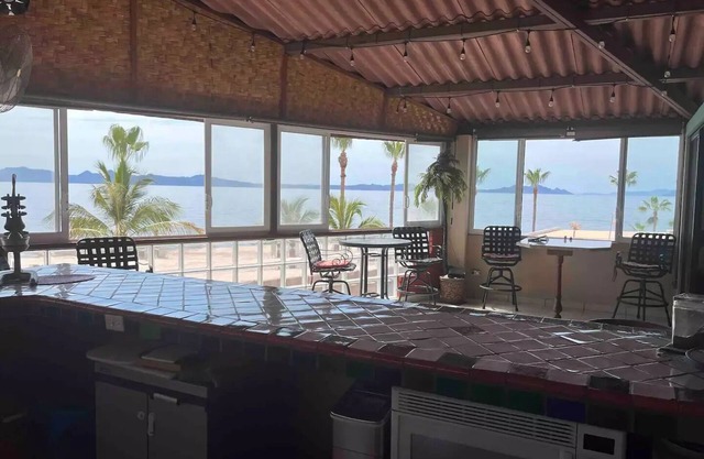 Awesome Top Floor Apartment 320° view of Sea & Mountains