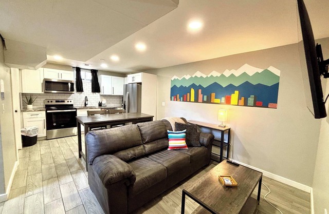 Awesome Two King Bed Lower Close to all in Denver