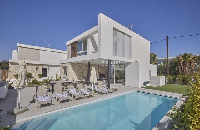 Ayia Napa Kube Villa KB2 - a villa that sleeps 12 guests in 5 bedrooms