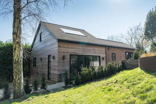 Aylesford-House-Sleeps 2 & 1 infant-Parking-Garden