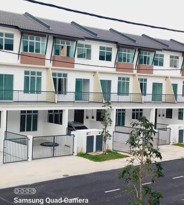 Azzahra Homestay Scientex Kundang Jaya