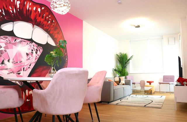 B.a.n.k.s.y Summary: