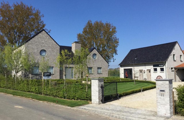 B&B 22