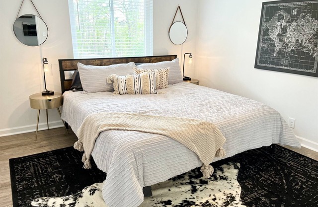 B2 Vulcan's Neutral Nest-King Bed/Workspace/WiFi
