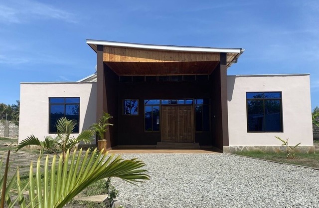 Backdoor Villa - Private villa with big pool, a chef free of charge
