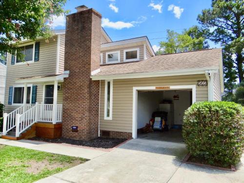 Backyard Oasis 1 Mile to Beach Golf Cart Friendly