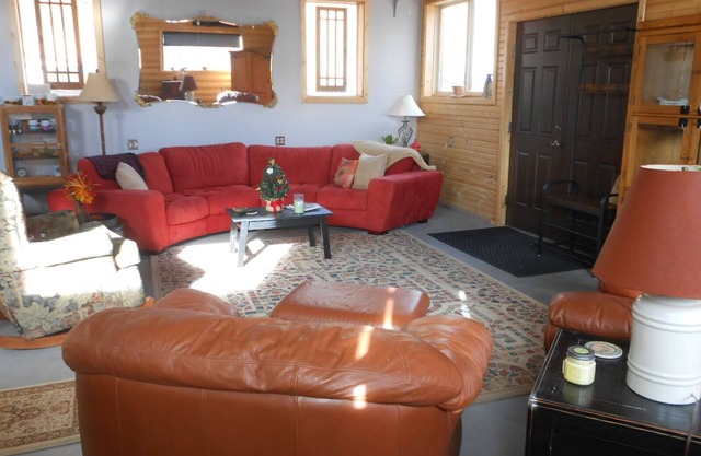 Badito Guesthouse - Hiking out the door Nearby lakes Golf & Fishing Mtn Views