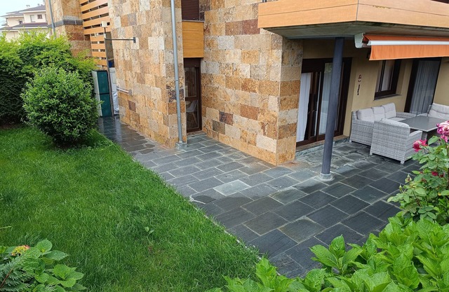 Bajo CON Jardín EN Urbanización CON Piscina