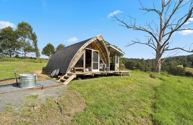 Baker's Hut - Off-Grid, Fire Pit, Fire Bath, Cozy, Views, Sleeps 2-3