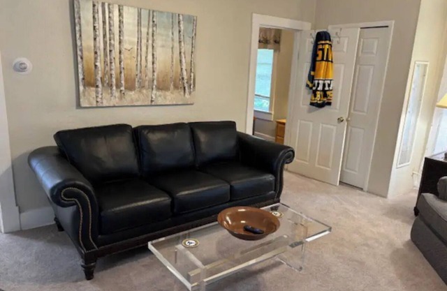 Bakers Ridge Cottagen- Near WVU Evansdale Campus, hospitals, stadium, & coliseum