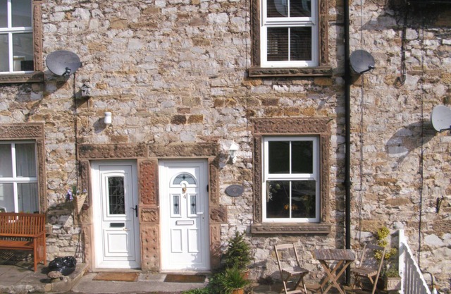 Bakewell Stone Cottage/Sleeps 4/Log Burning Stove/Parking/2 Bathrooms/WiFi