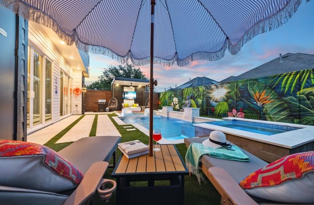 `Bali in Houston`/8BR/8Bath/Heated Pool/Sleeps 23