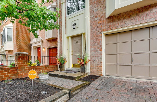 Baltimore Area Townhome ~ 16 Mi to Downtown!