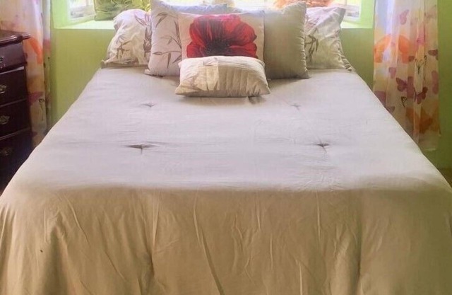 Bamboo Breeze Inn Vacation Home Rental, 5 miles up the hill from coastal Priory