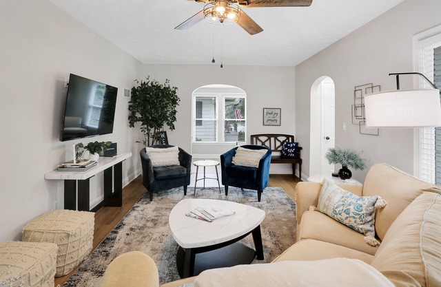 Bancroft House-Spacious, just remodeled & updated! New appliances, arcade games!