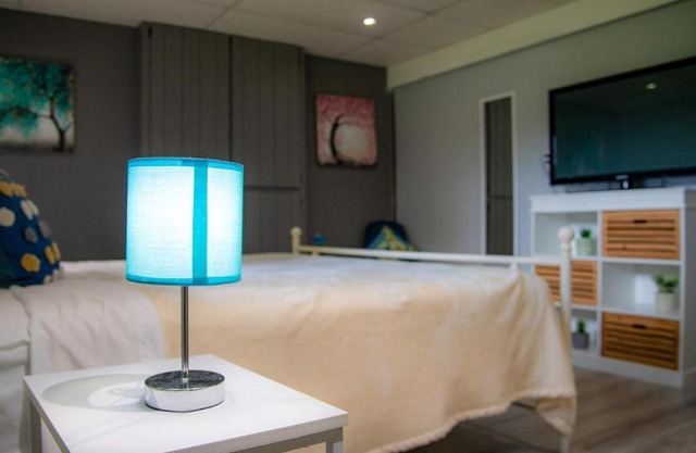 Bancroft Vibes Suite Sleeps 7 Cozy Retreat