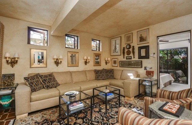 Banker's Hill "The Carriage House" Lower Unit. Pets welcome and near Balboa Park