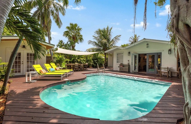 BANYAN ROSE ~ Renovated 4 Bedroom, 2 Bathroom Midtown Home w/Pool!