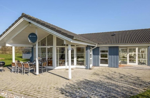 "Bara" - 600m from the sea by Interhome