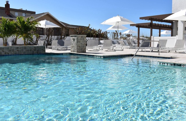 Barefoot Beach Club